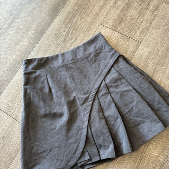 LAST PRICE🍒🤍 MIRACLE mini skirt ✨ - Picture 6 of 9